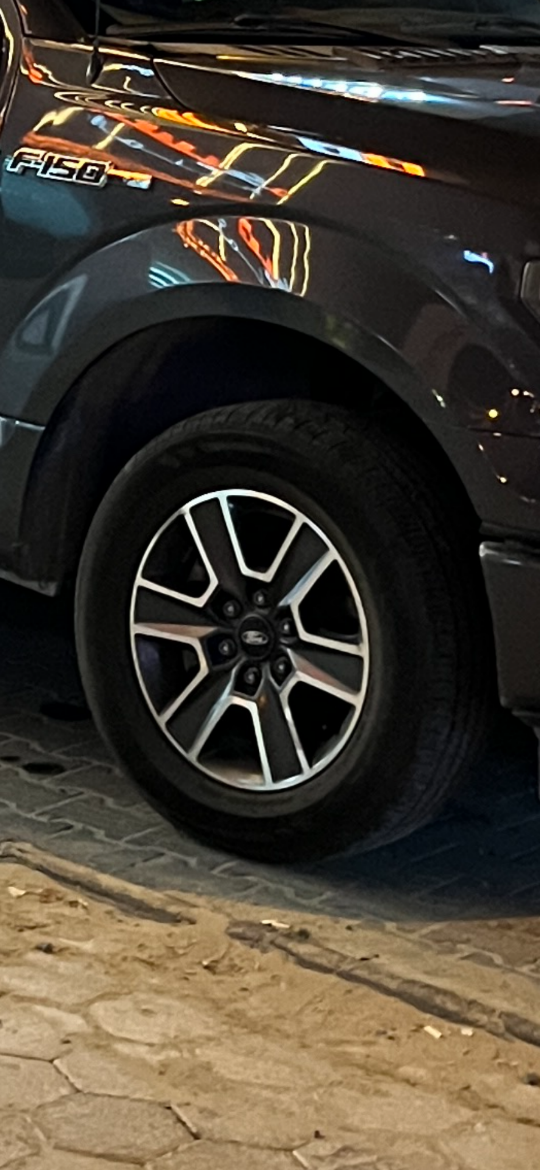 Picture of للبدل رنقات فورد F150 حجم 18  6 براغي و تواير اربع صينيه ما خذهم قبل جم شهر حجم 265/60/18 تواصل واتساب ماعليكم امر