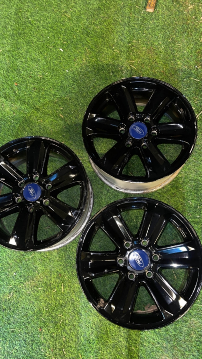 Picture of للبيع ثلاث رنقات F-150 شرط النظافه وشرط لامخرطه ولاقار نظاف جداً 