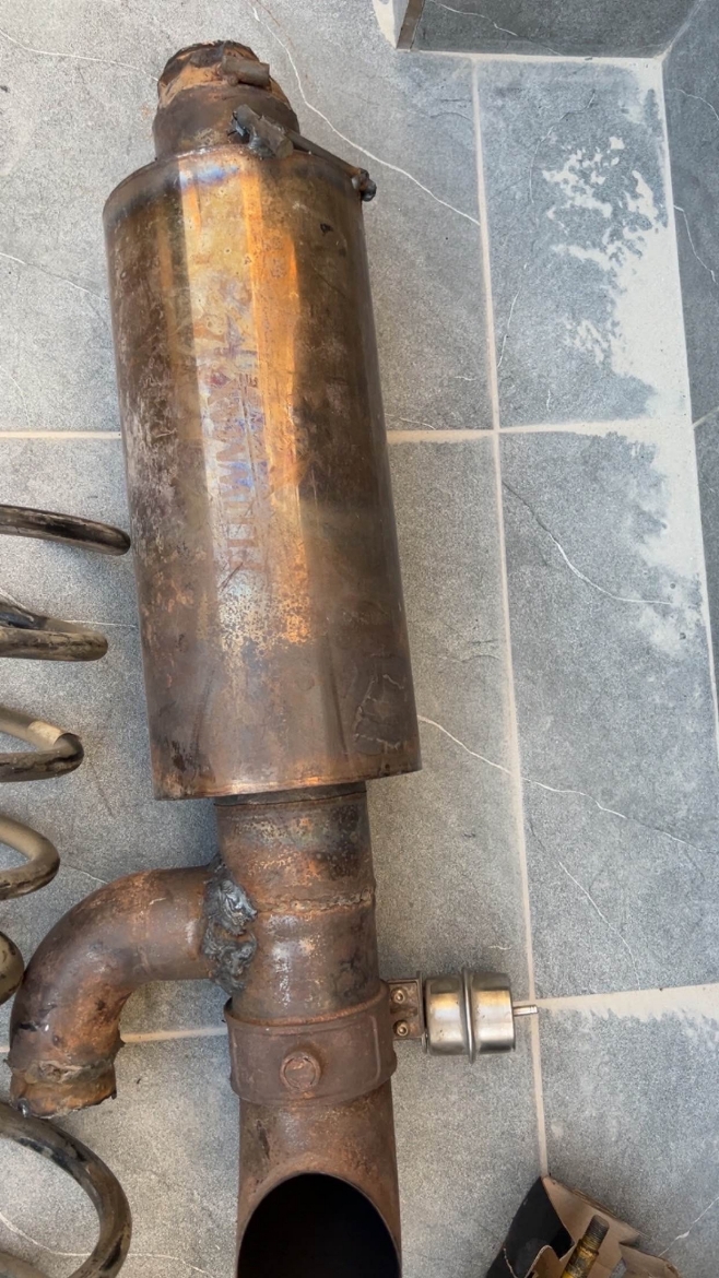 Picture of دبه F1 اصليه عليها ختم 