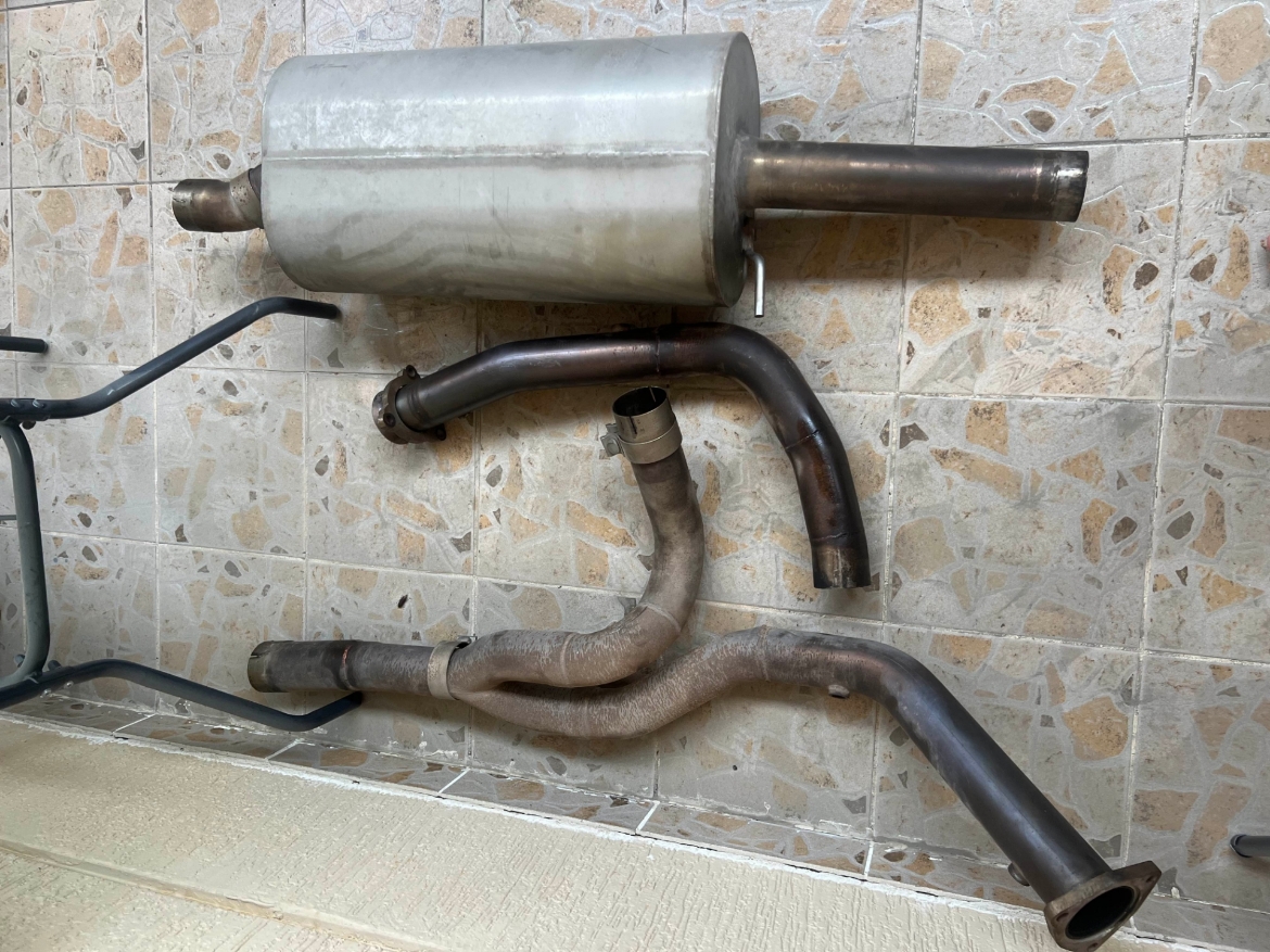 Picture of دبة بيق مافلر و واي بايب يو جي ار