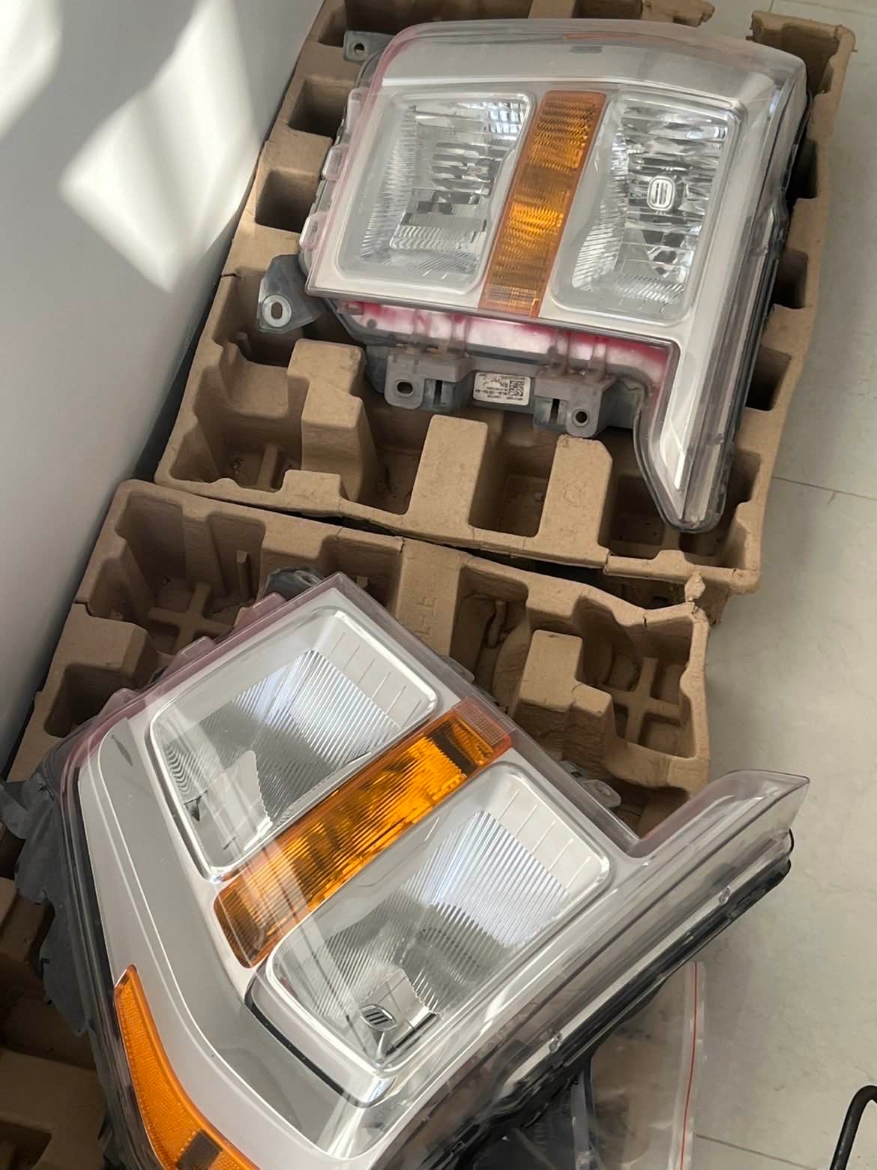 Picture of للبيع اصطابات F-150امامي وخلفي اصلي وكاله2021 وفوق