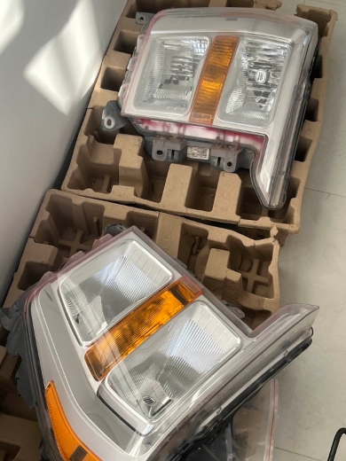 Picture of للبيع اصطابات F-150امامي وخلفي اصلي وكاله2021 وفوق